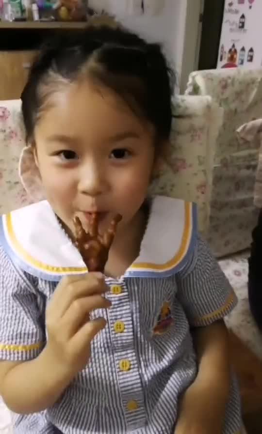 小朋友吃鸡瓜,小馋猫的鸡瓜美食之旅