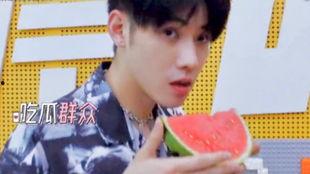 任豪片场吃瓜,揭秘明星幕后趣事